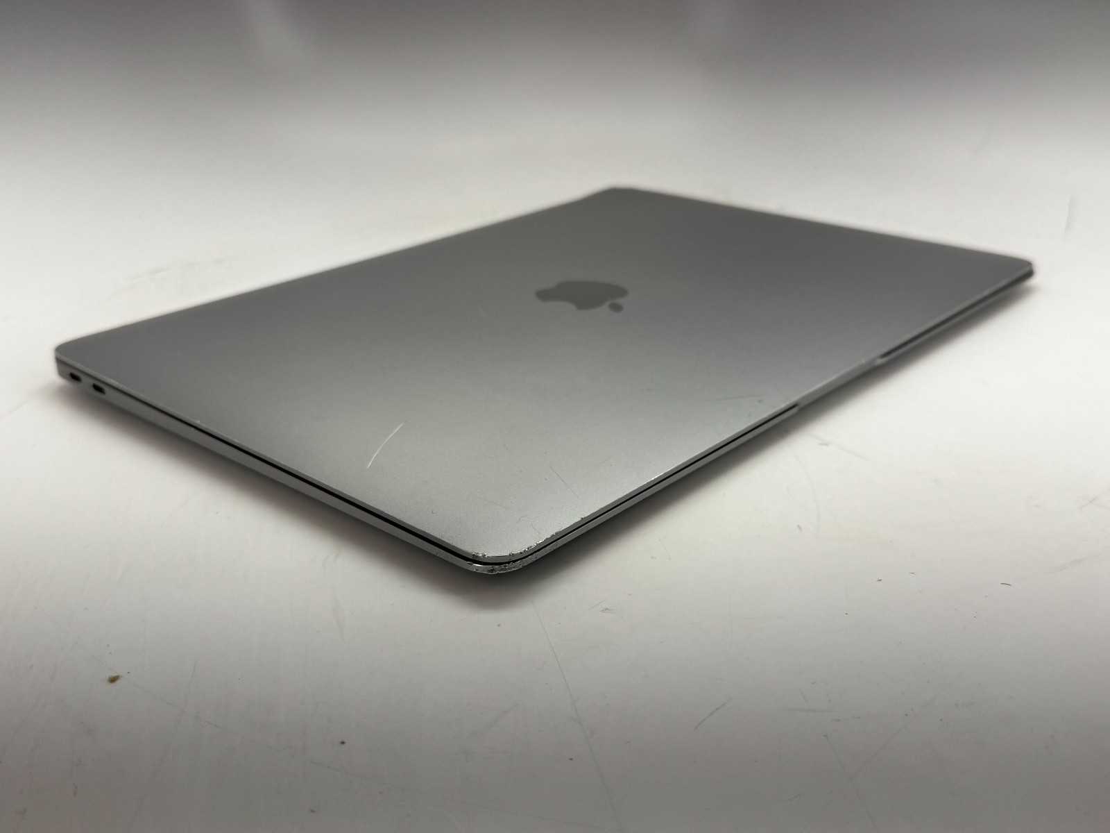 Apple 2020 MacBook Air M1 (7-Core GPU) 16GB RAM 256GB SSD – READ