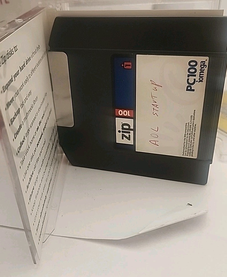 Iomega Zip Disk PC100 IBM Single Diskette 100MB Storage Capacity w Original Case