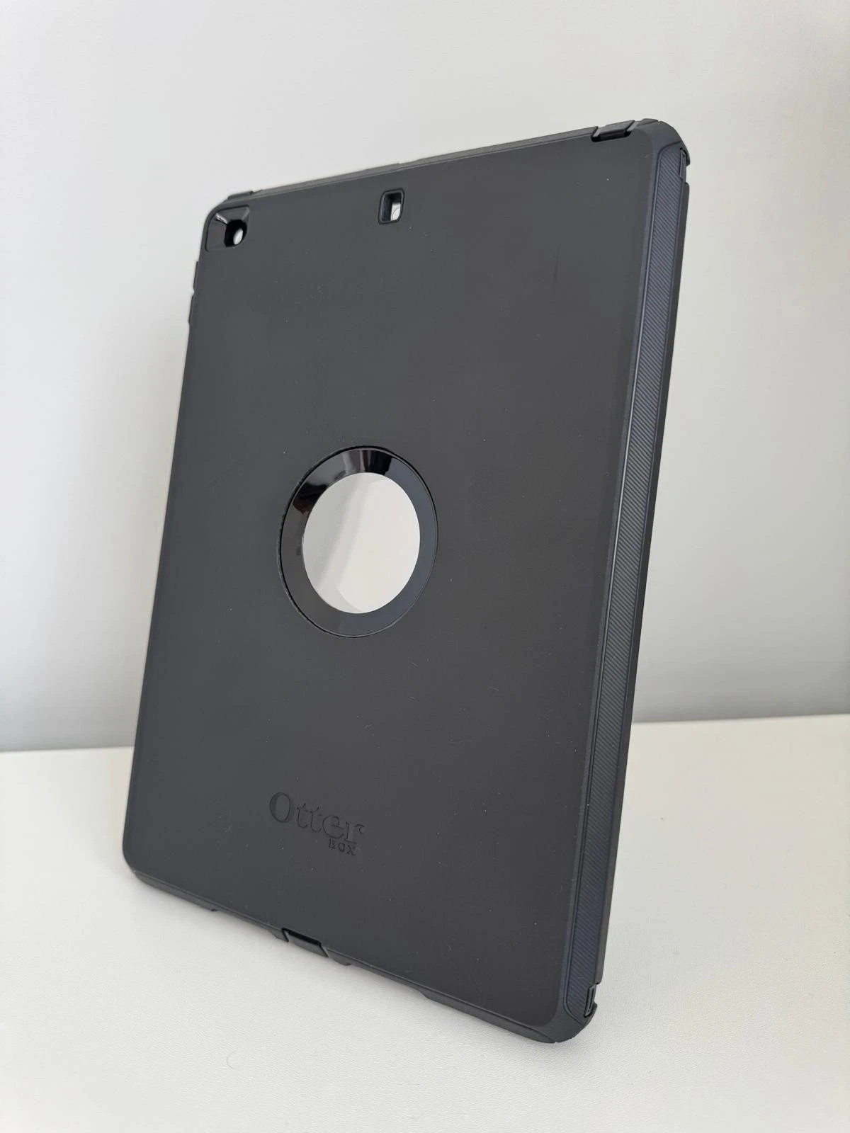 Otter Defender Case for iPad 10.2″ (7th 2019 / 8th 2020 / 9th gen 2021) OPEN BOX