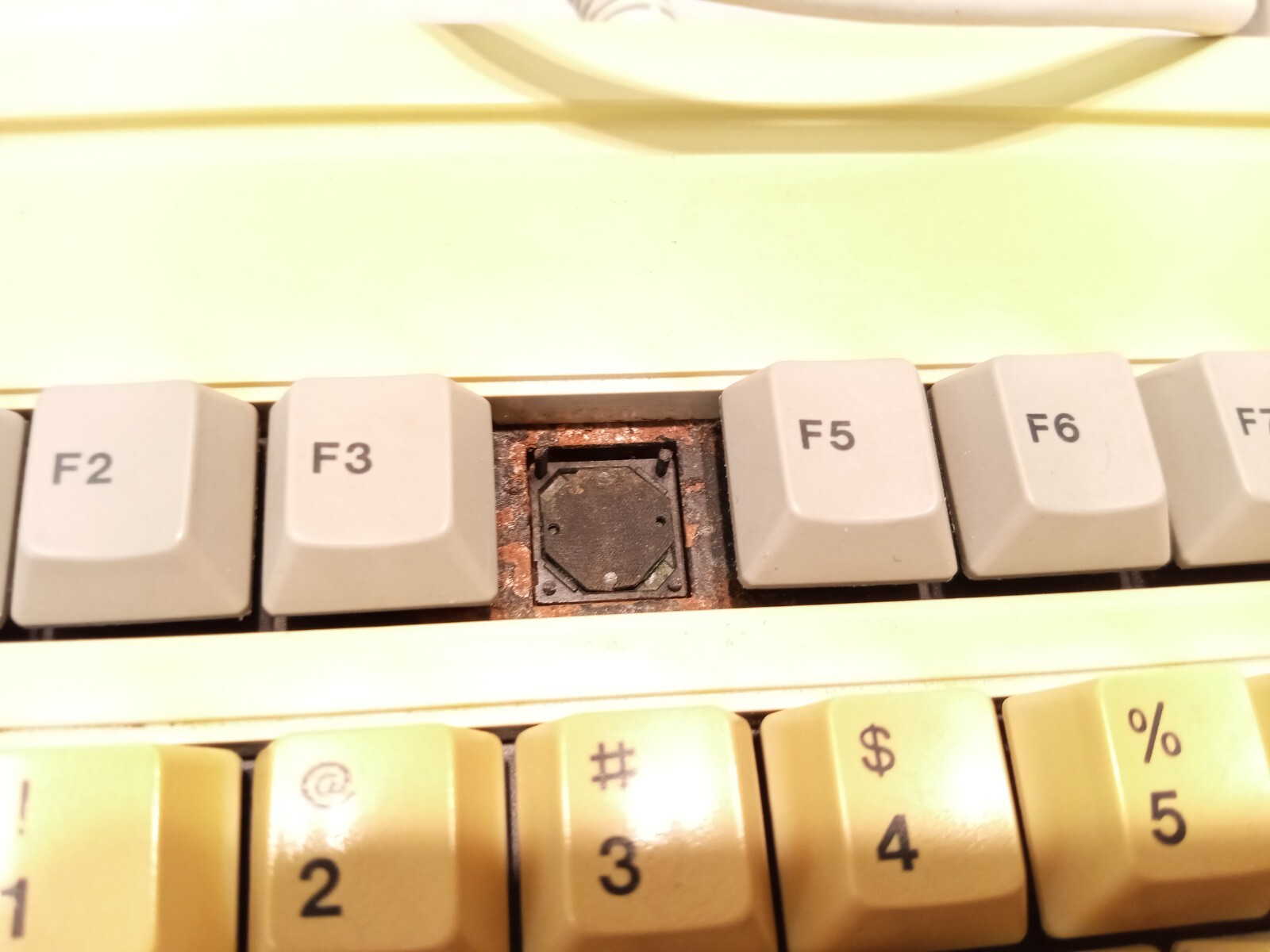 Vintage AT PC Keyboard 2GDTAD04566 Unknown Manufacturer