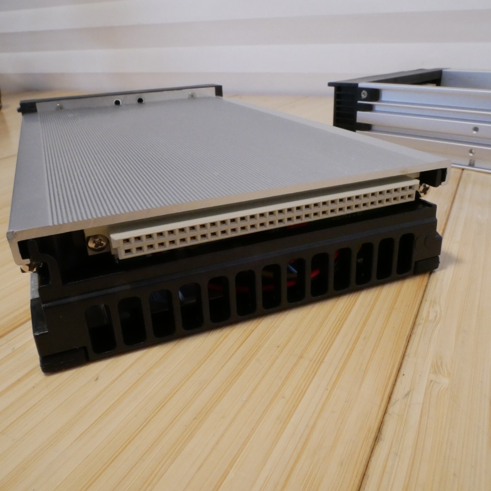 Vintage Aluminium Mobile Rack Removable HDD Caddy for 3.5″ HDD with Key