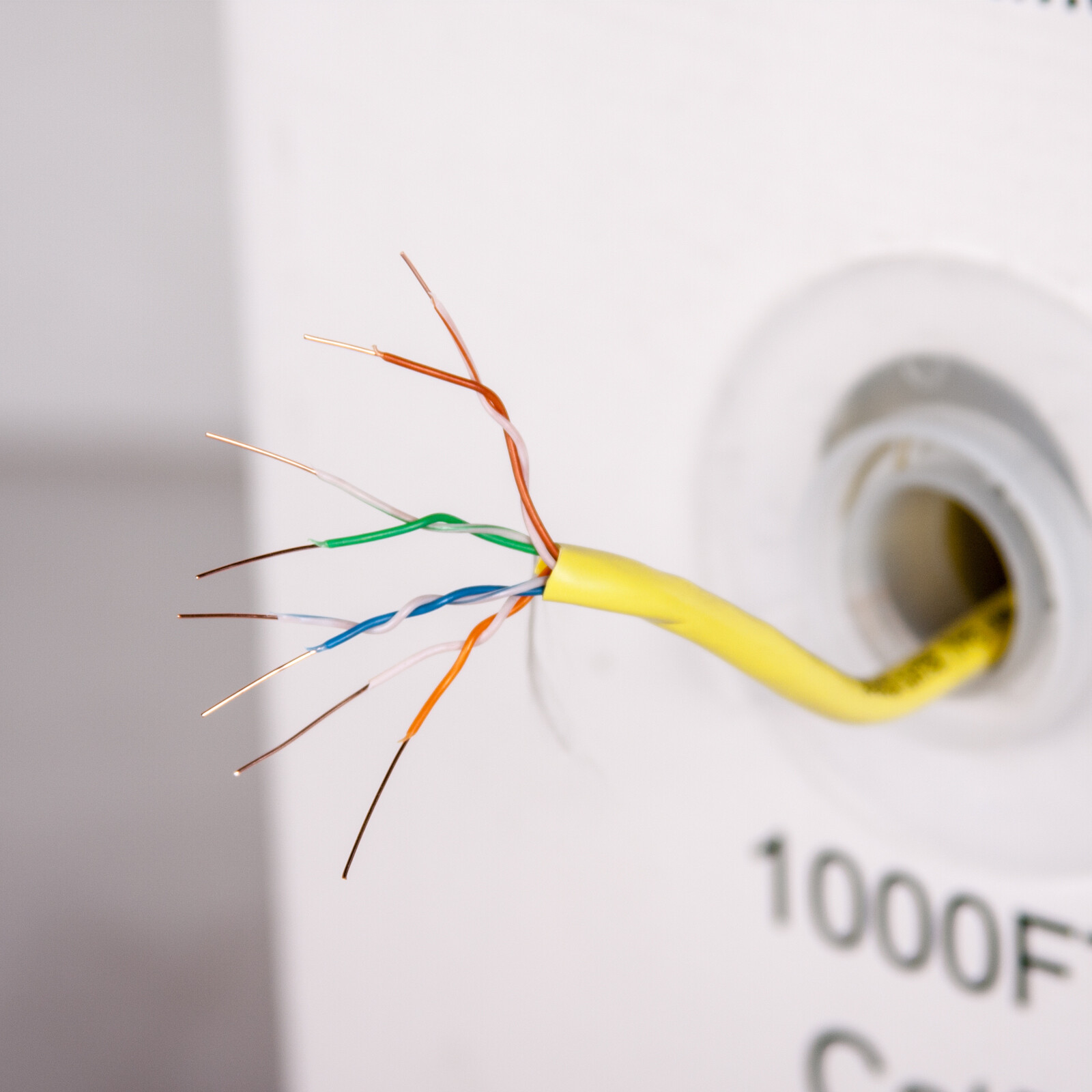 1000 Ft CMR Rated 24AWG Solid Bare Copper Conductor UTP PVC Network Cable