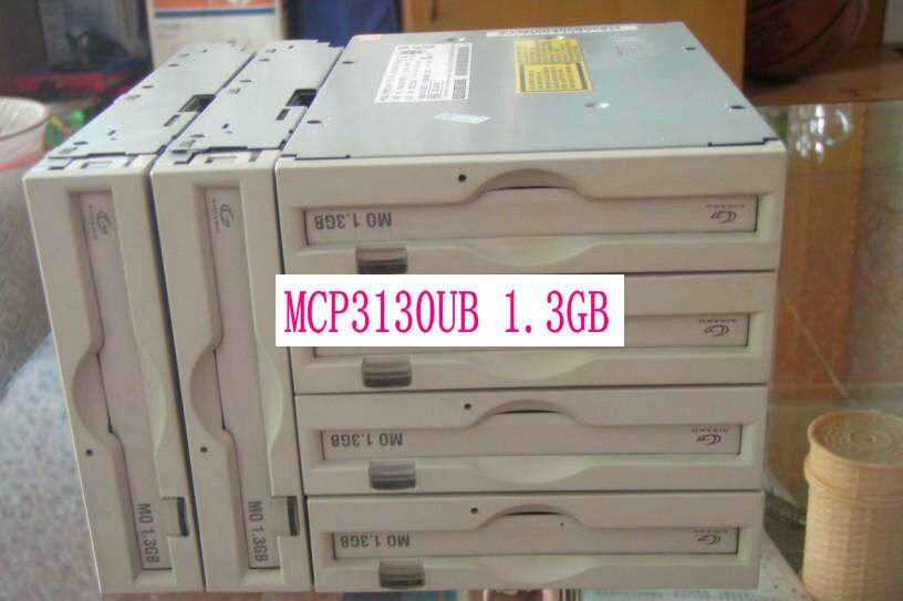 Fujitsu MCP3130UB 1.3GB USB 2.0 MO drive with power supply and data cable