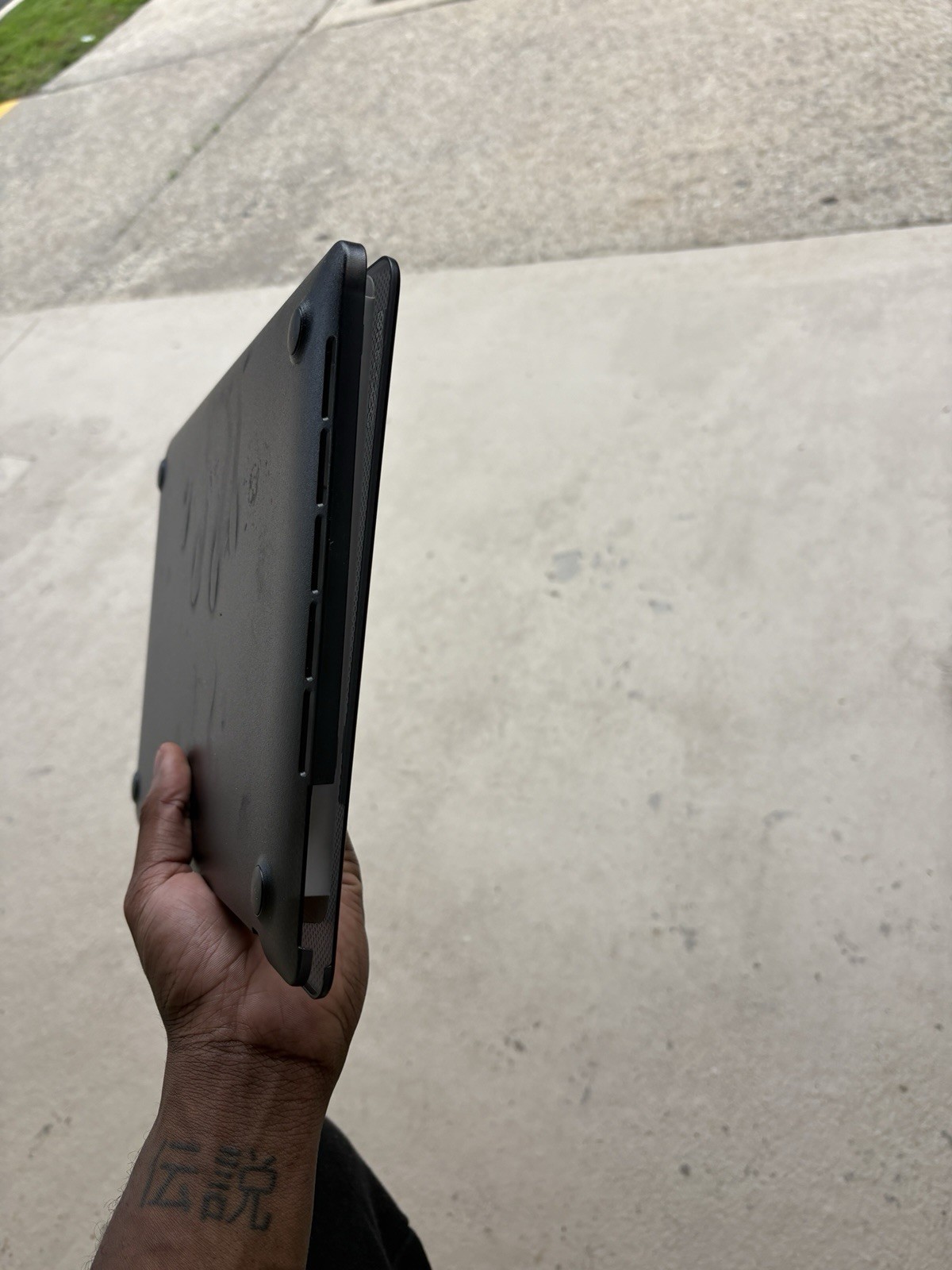 Incase Black Hard Shell Case w/ Ventilation for 13 in MacBook Pro 2020