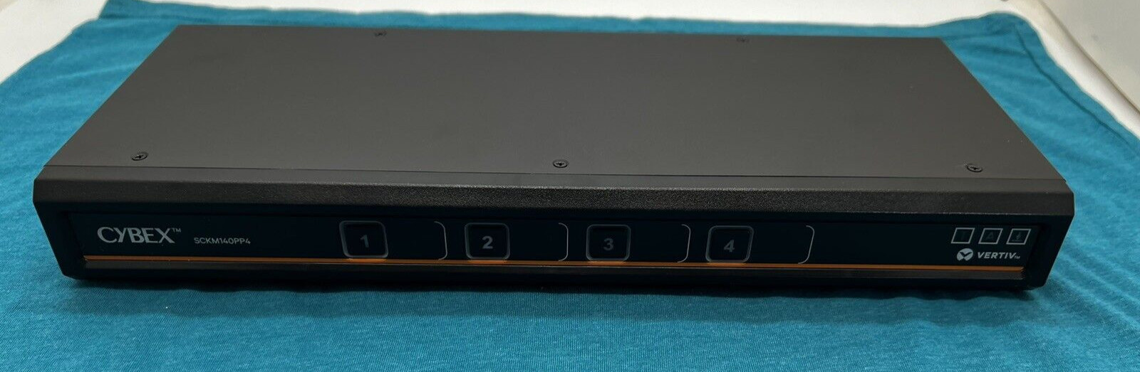 VERTIV SCKM140PP4 Cybex SCKM KM Switchbox LED Indicator, TAA Compliant – 4 Compu