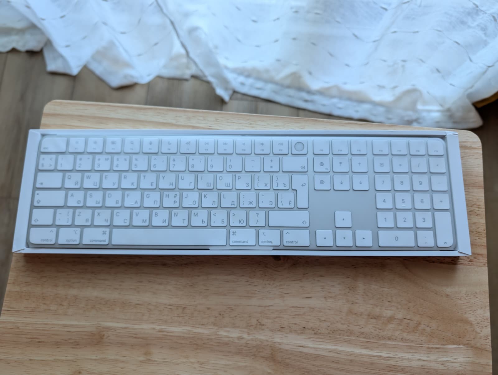 Apple Magic Keyboard with Numeric Keypad – English & Russian Layout-Open Box
