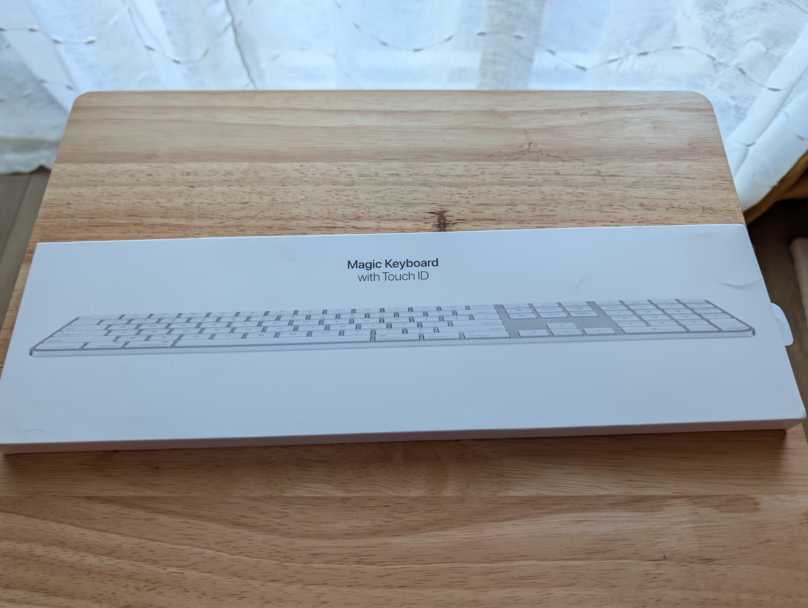 Apple Magic Keyboard with Numeric Keypad – English & Russian Layout-Open Box