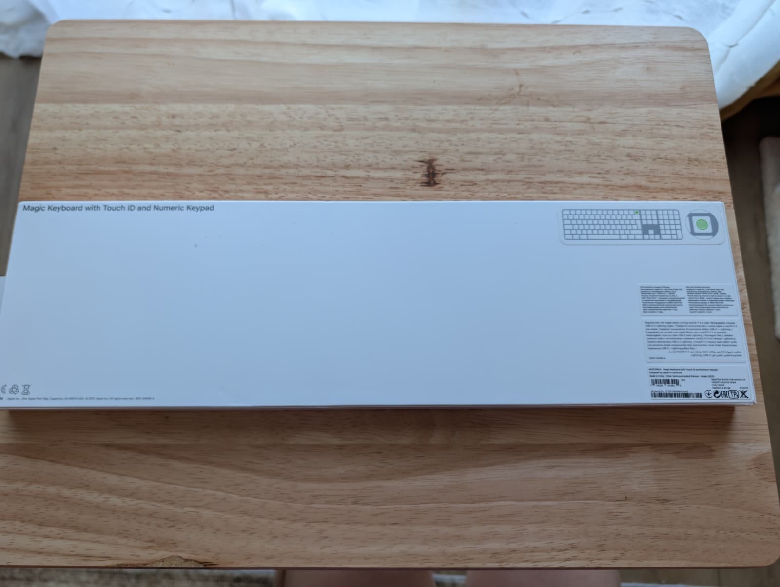 Apple Magic Keyboard with Numeric Keypad – English & Russian Layout-Open Box