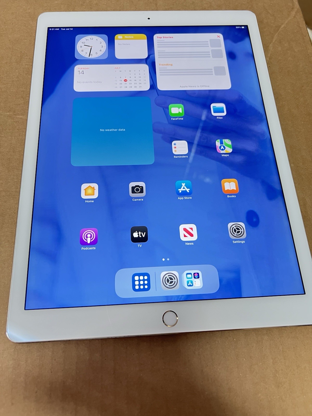 Apple iPad Pro (12.9-inch) A1584 128GB Wi-Fi – GOLD