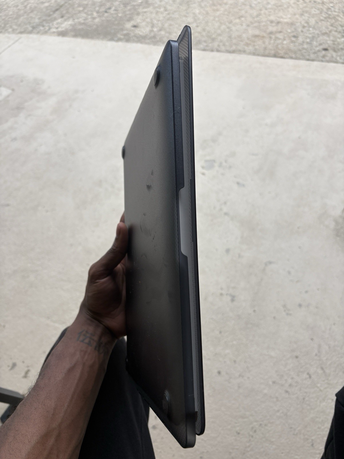 Incase Black Hard Shell Case w/ Ventilation for 13 in MacBook Pro 2020