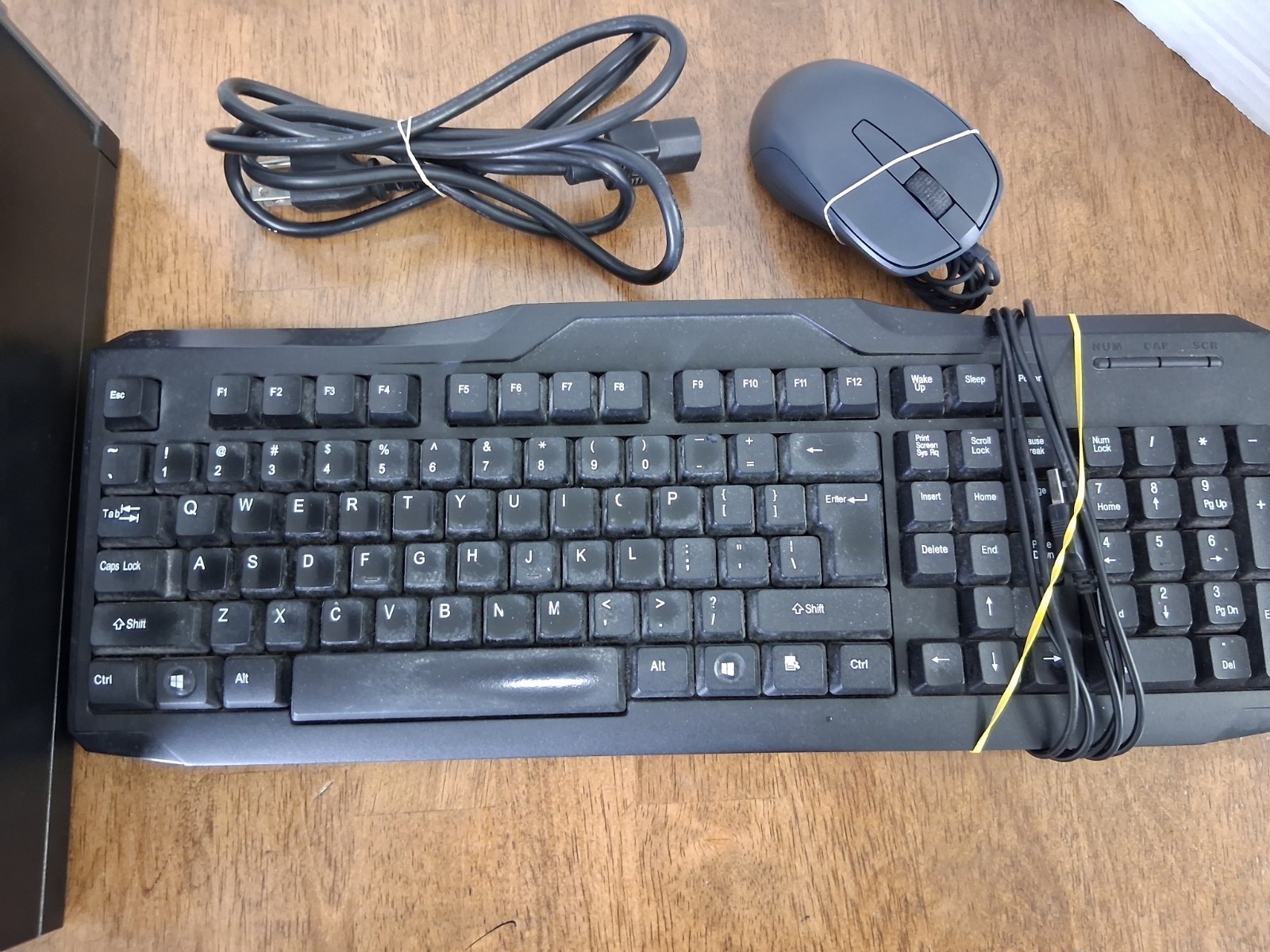 DELL OPTIPLEX 7010 i3 3.3Ghz 4GB Ram450 GB HD WINDOWS 10-POWER CORD, ACCESORIES