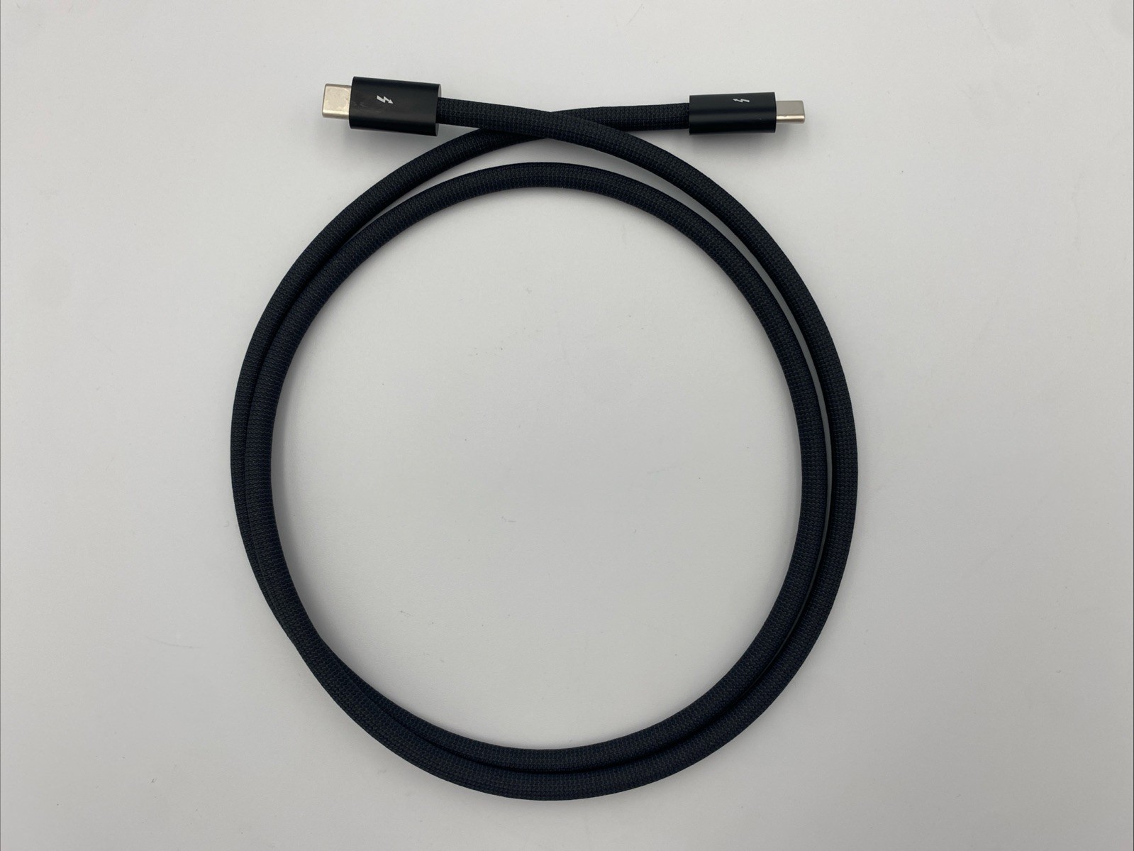 Apple Genuine Thunderbolt 4 Pro Cable – 1m, Black, MU883AM/A, A2804