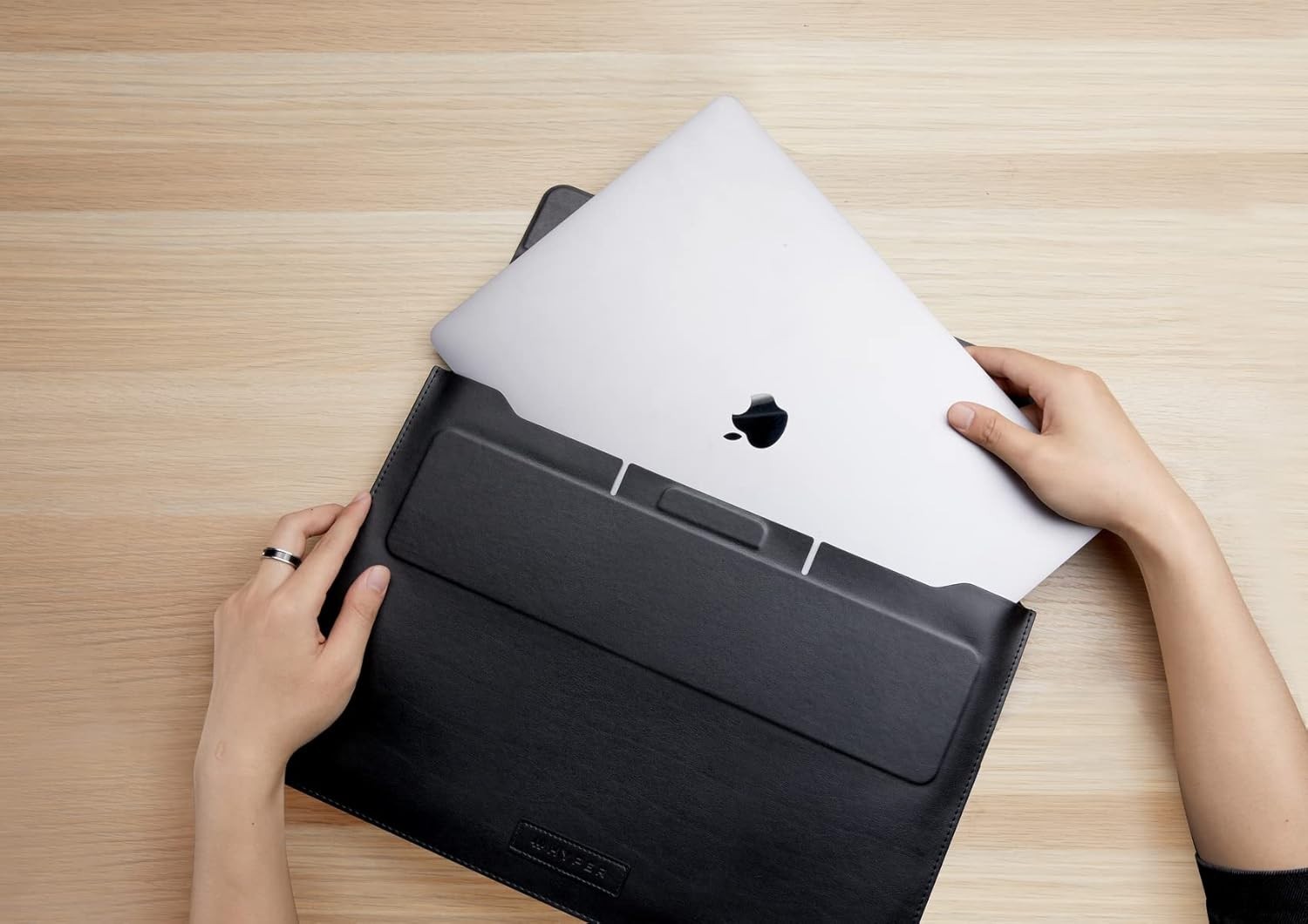 HyperShield Stand and Go Laptop Sleeve for MacBook Air/Pro 15–16″ – Brand New