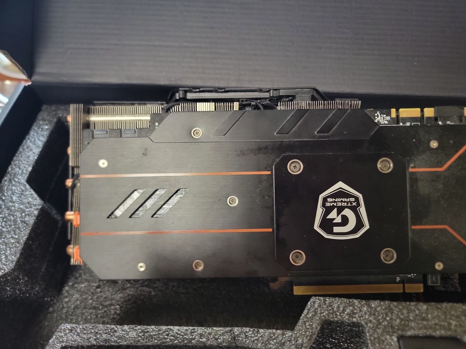 Powered by GeForce® GTX 1080 WINDFORCE Stack 3x 100mm fan cooling system