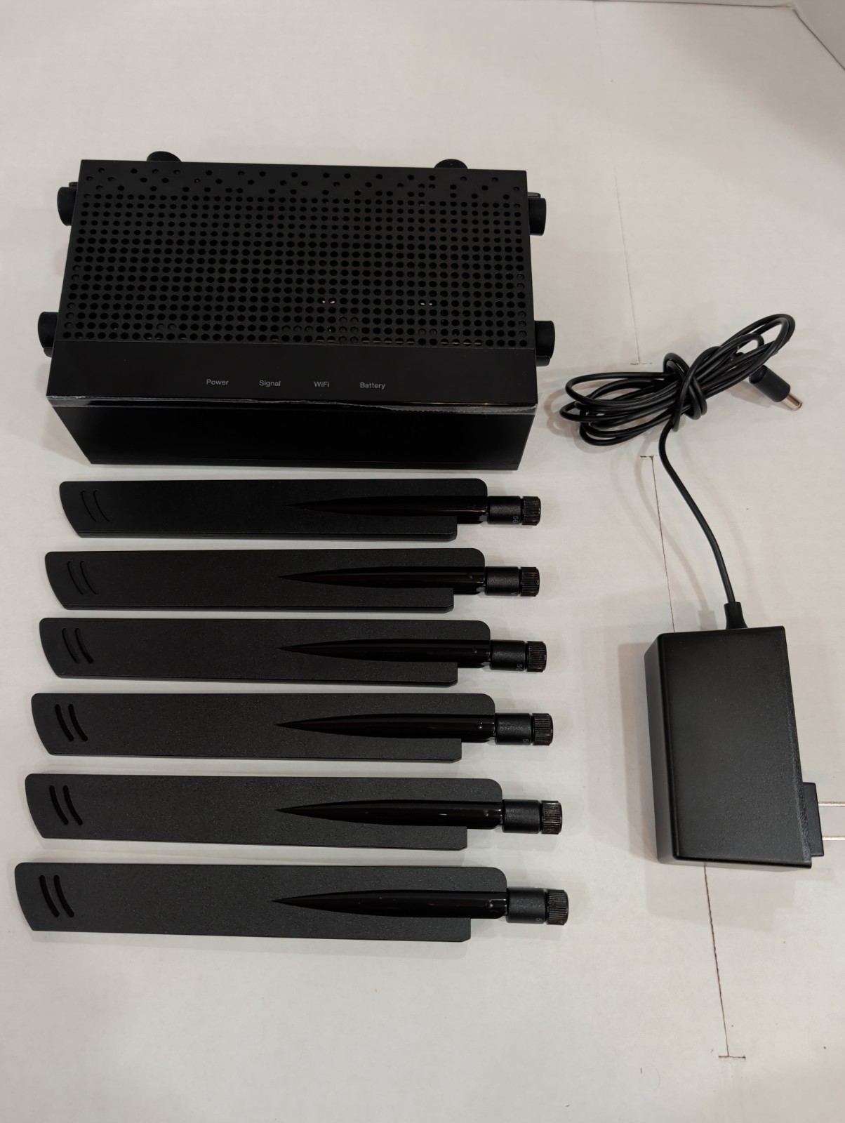 NOB Verizon Business 5G Internet Gateway 2-Port Ethernet Router (XC46BE) Black