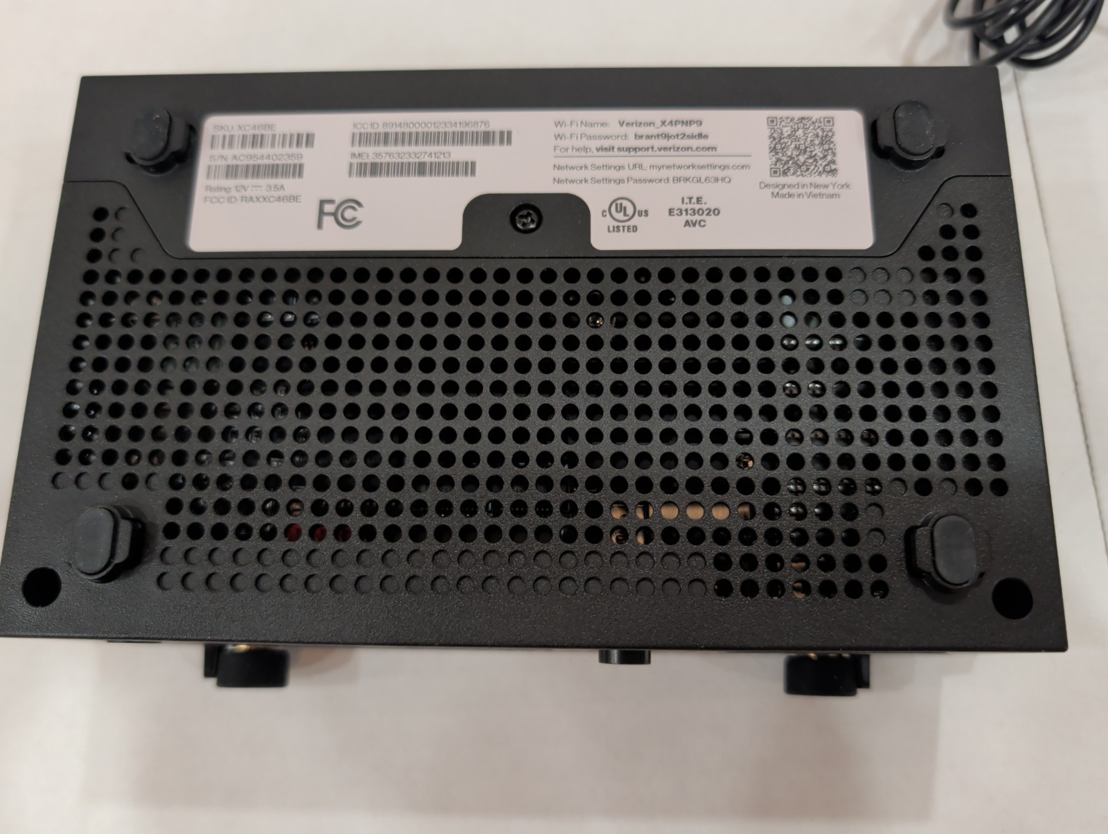 NOB Verizon Business 5G Internet Gateway 2-Port Ethernet Router (XC46BE) Black