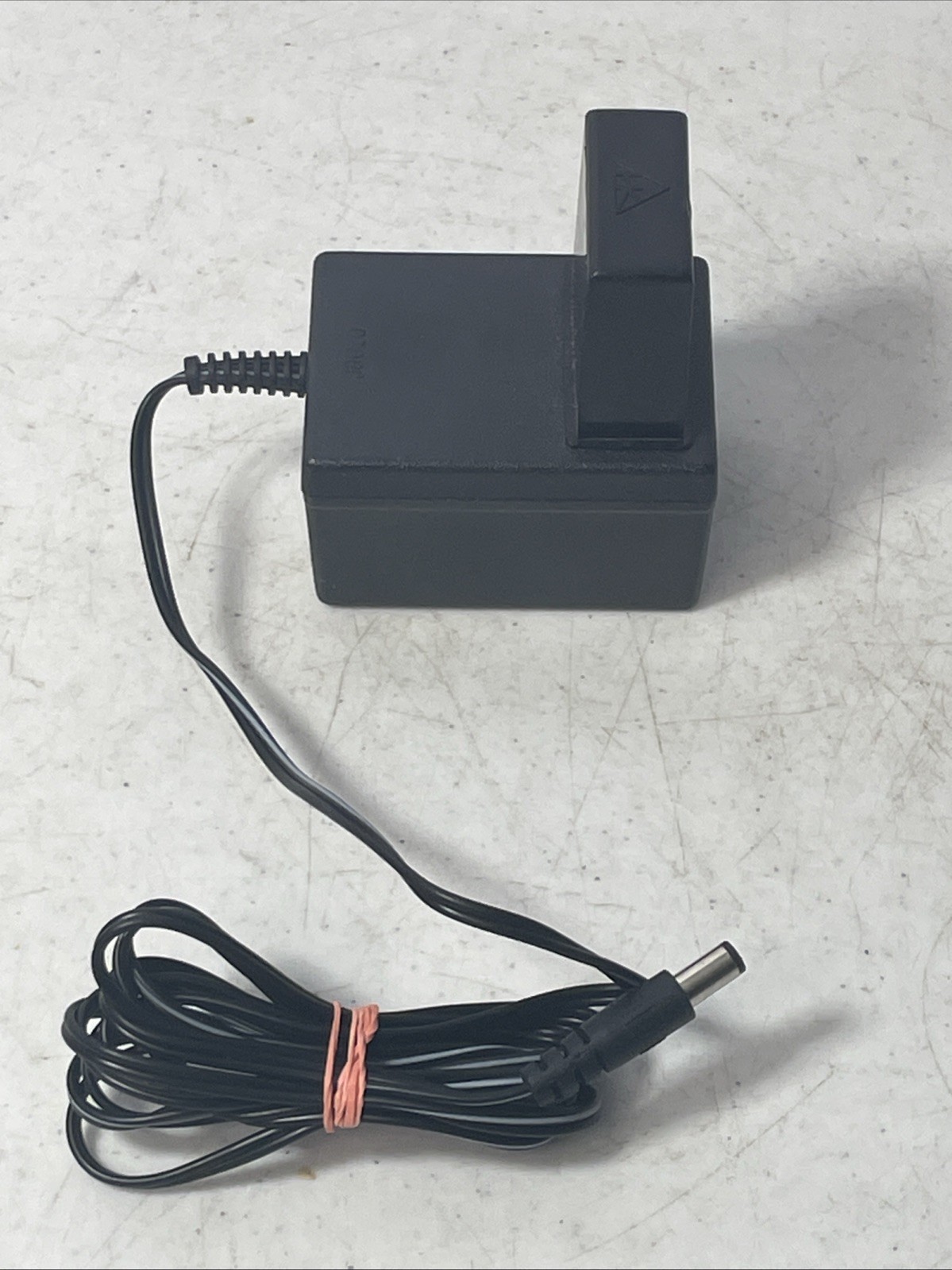 AC Adapter Model HKA-1250EC-230 Output 12VDC 500mA 6VA Europlug 220V Tested