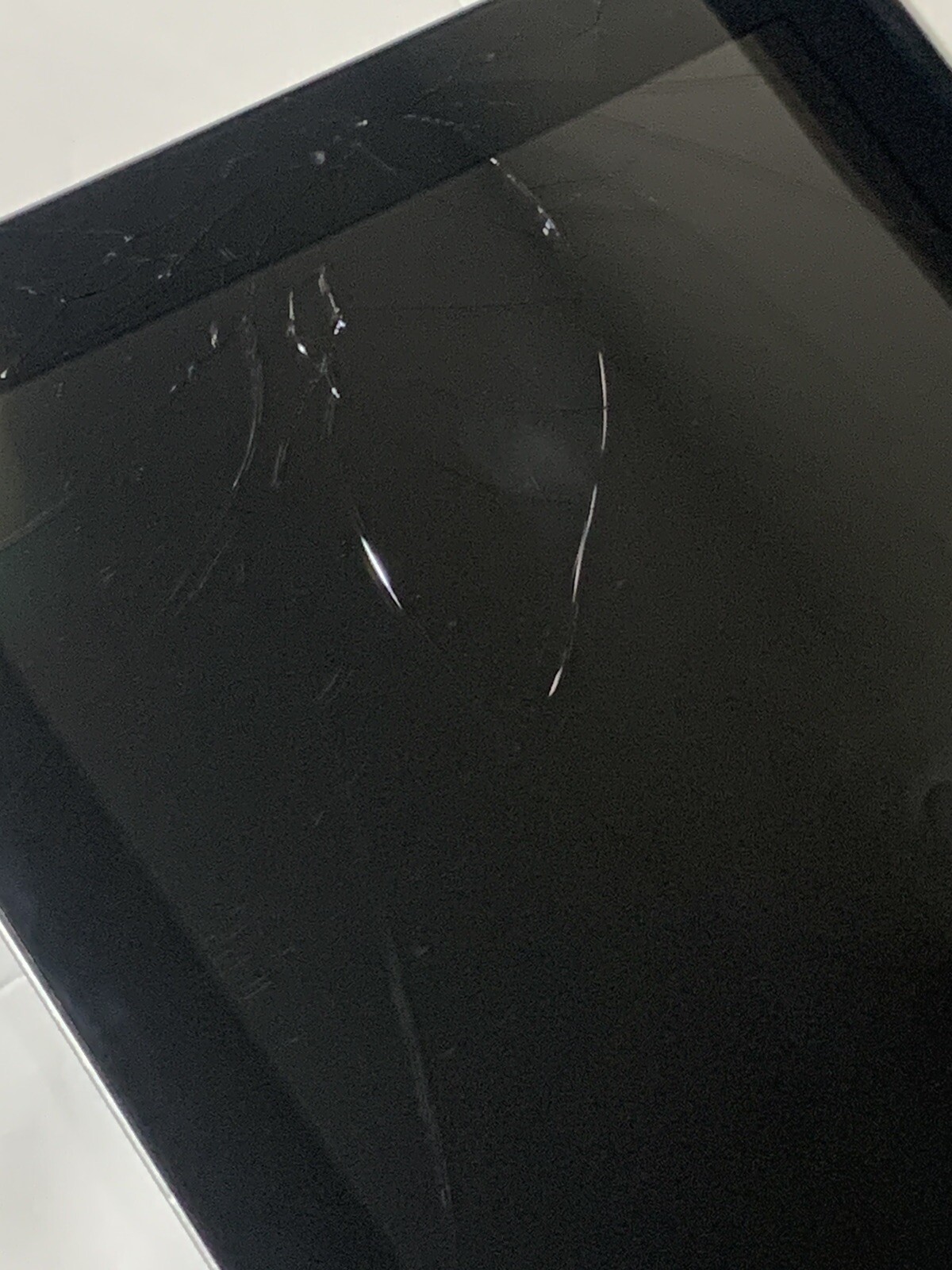 Apple iPad 4th Generation WiFi 16GB Black or White 9.7” Retina (see pictures)
