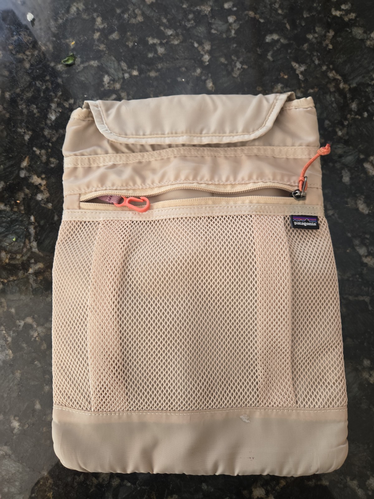 Patagonia Padded Laptop Tablet Sleeve Case Beige Tan Mesh Zipper Pocket 13×9.5