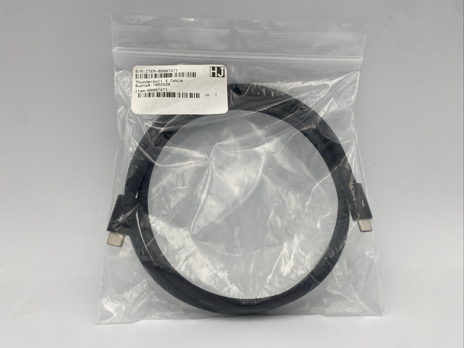 Apple Genuine Thunderbolt 4 Pro Cable – 1m, Black, MU883AM/A, A2804