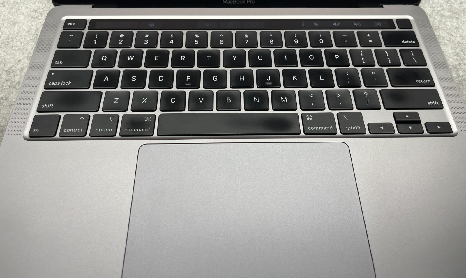 2020 MacBook Pro 13″ i5-1038NG7 @ 2.00GHz 16GB Ram 512GB SSD Tahoe Touch Bar