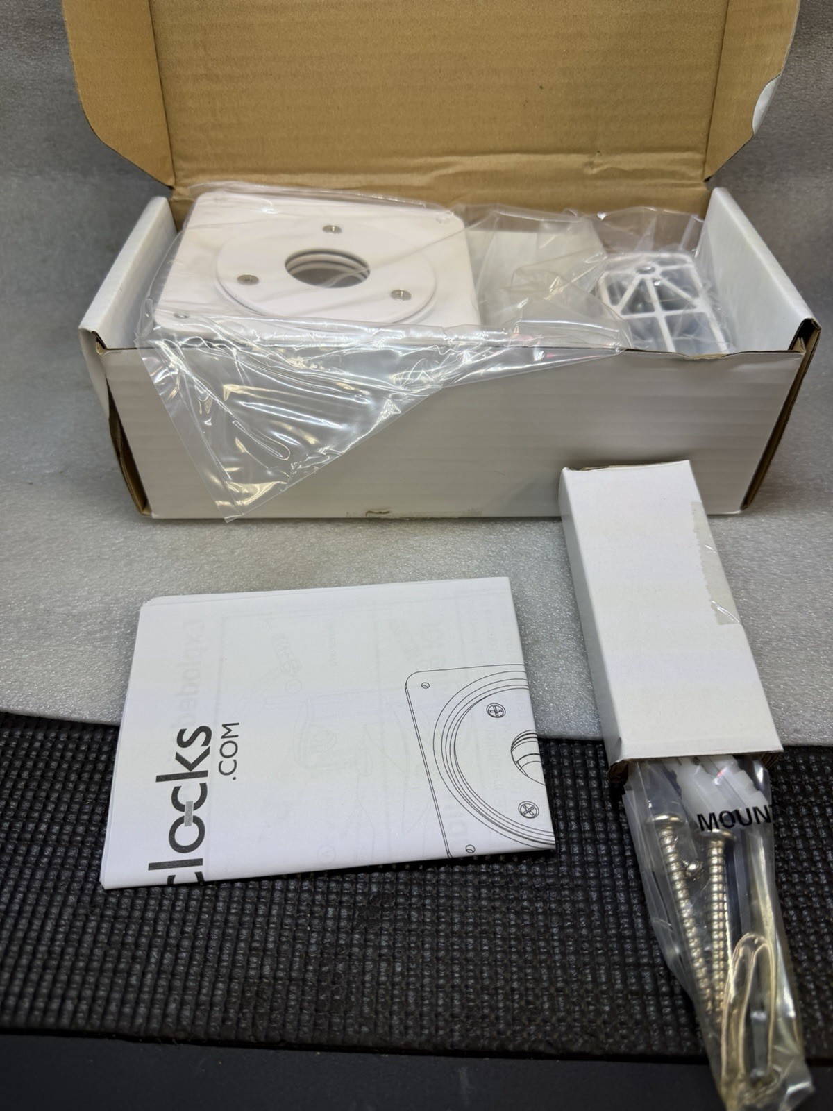 Compulocks Brands – 827W – Compulocks VESA Swing Arm Mount White – 100mm x NEW!