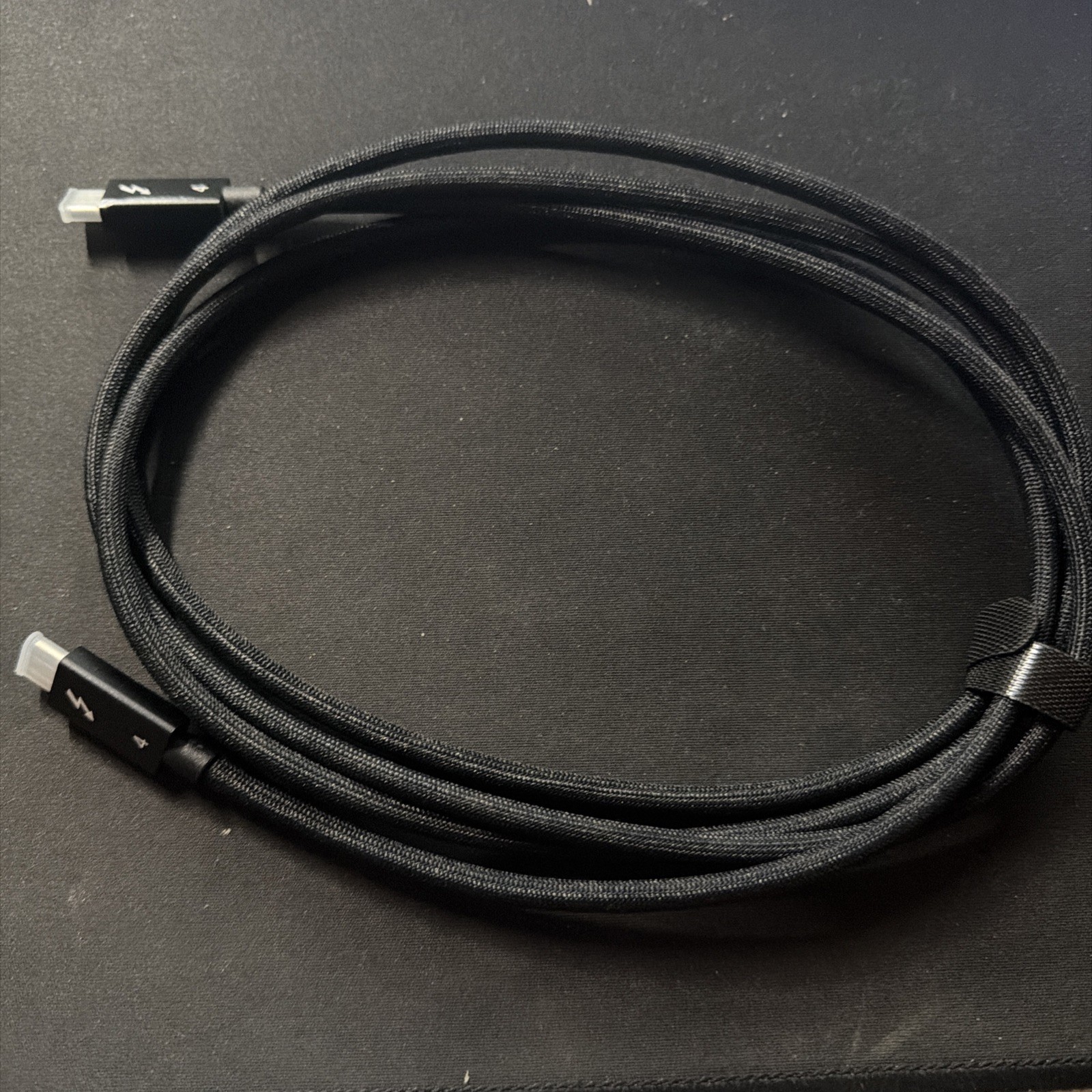 6ft Thunderbolt 4 USB 4 USB-C 8K Cable 40Gbps Charger Data PD 240W UHD Video