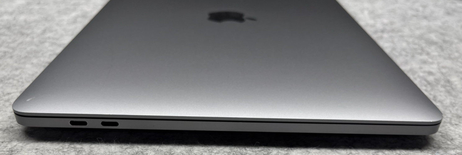 2020 MacBook Pro 13″ i5-1038NG7 @ 2.00GHz 16GB Ram 512GB SSD Tahoe Touch Bar