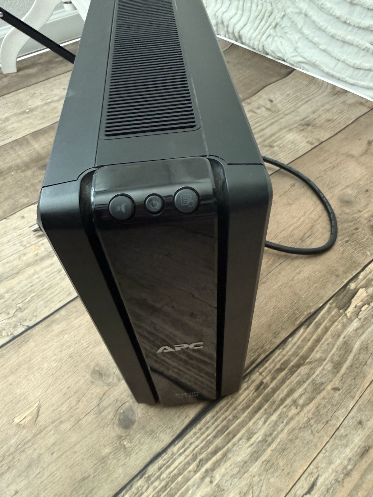 APC Back-UPS XS 1500 BX1500G 865W UPS Battery Backup Surge Protector YES Battery
