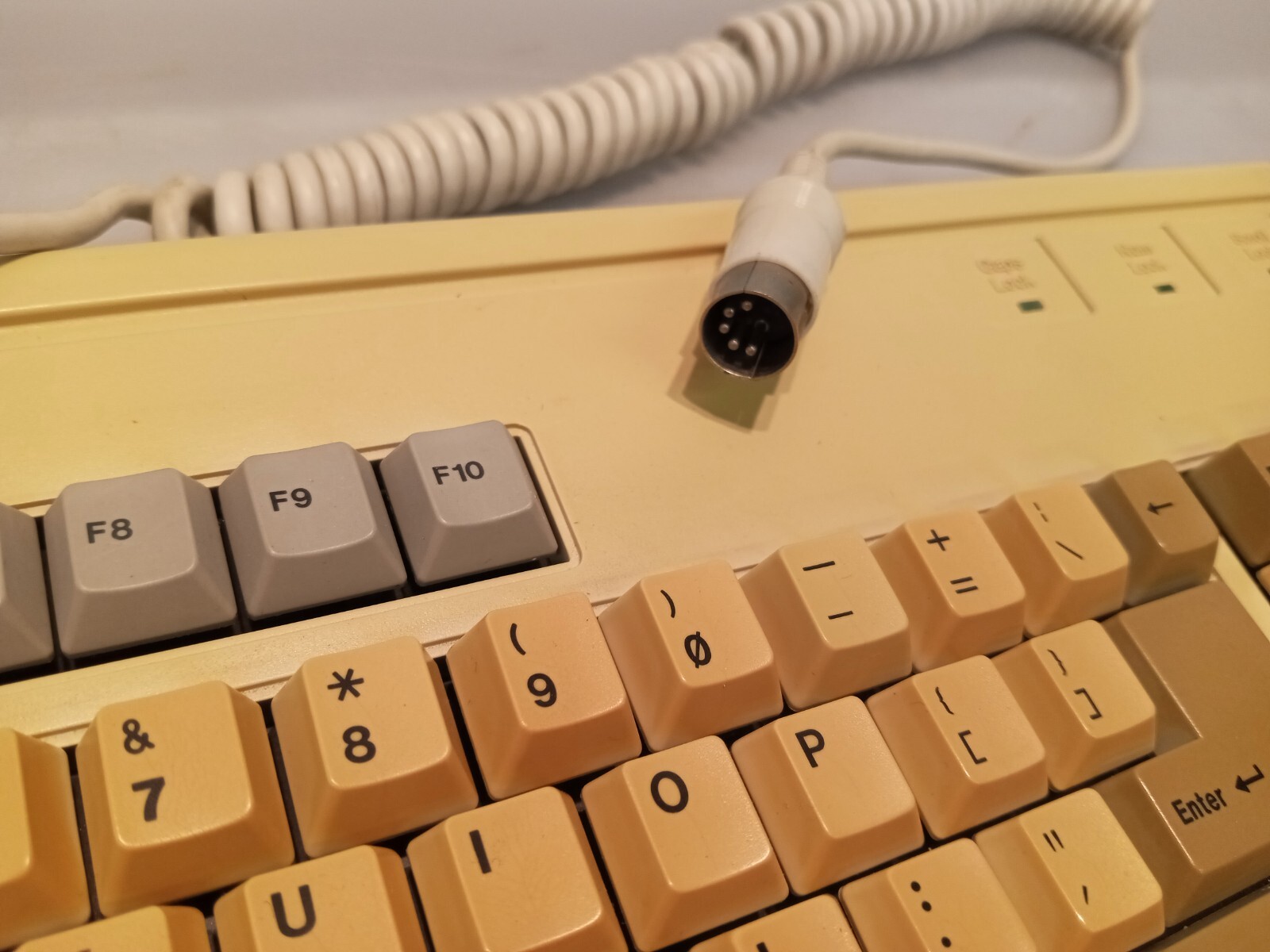 Vintage AT PC Keyboard 2GDTAD04566 Unknown Manufacturer