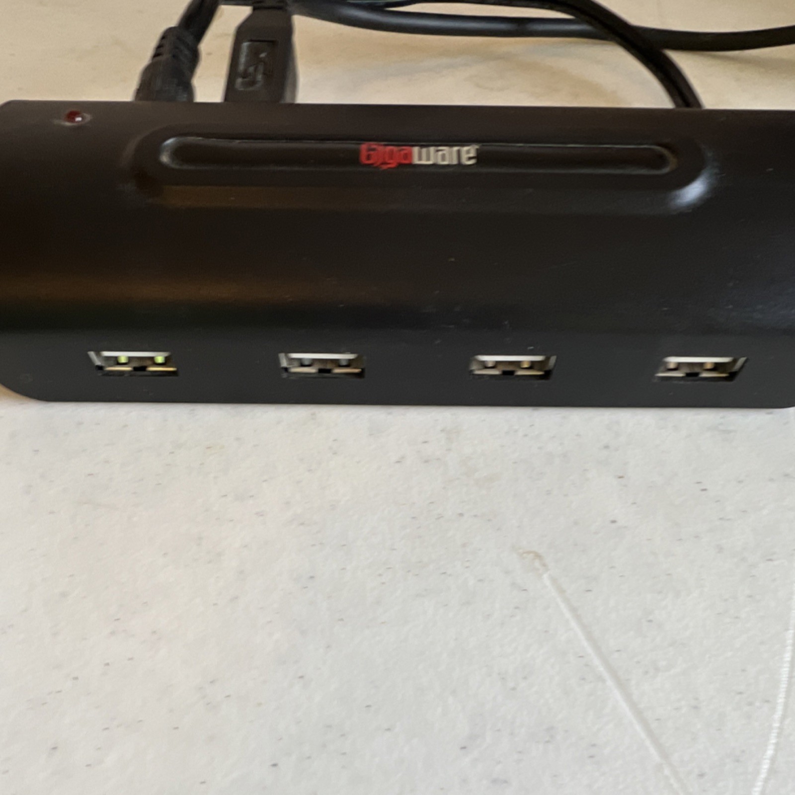 Gigaware USB 2.0 7-Port Powered Hub/Splitter Box, MPN 26-159, Black