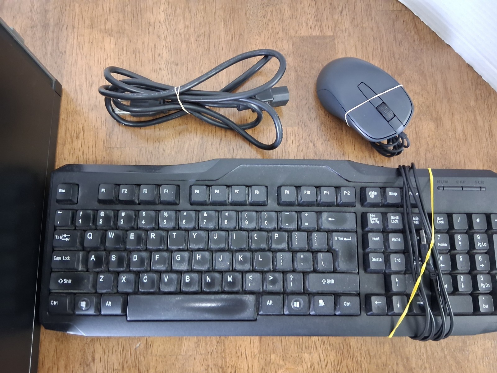DELL OPTIPLEX 7010 i3 3.3Ghz 4GB Ram450 GB HD WINDOWS 10-POWER CORD, ACCESORIES