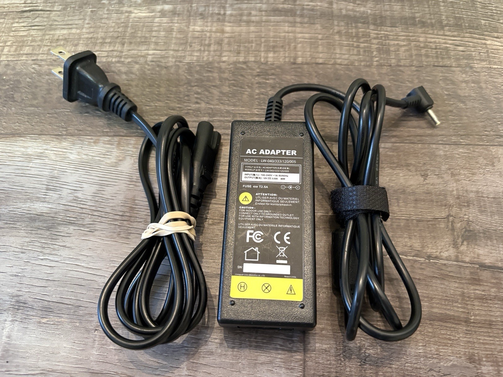 Unbranded AC Adapter LW-040/333/120/005 12v Charger / Power Cord