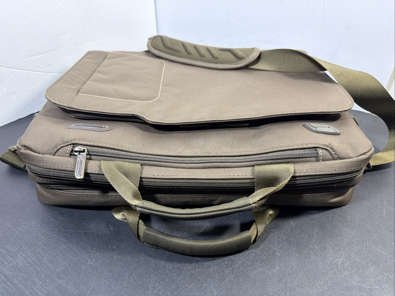 Briggs & Riley Move Business Case Green Messenger Bag w/ Shoulder Strap VB402-23