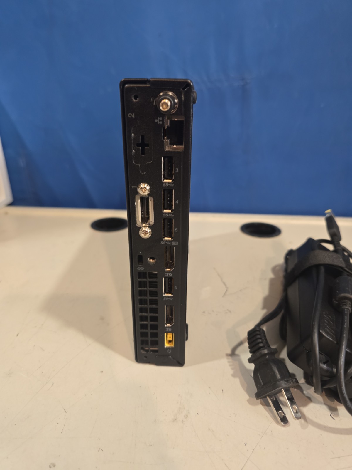 Lenovo ThinkCentre M710q Tiny i5-7500T 8GB RAM 256GB SSD Windows 11Pro WiFi
